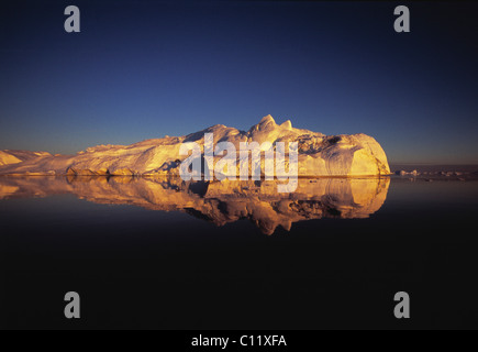 Iceberg dans le Fjord glacé d'Ilulissat, Kangia, Jabobshavn, Groenland Banque D'Images