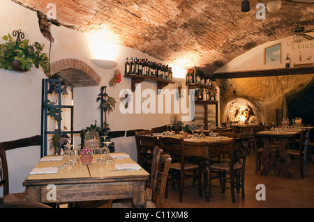 Mis les tables d'un restaurant, La Taverna di San Giuseppe, Sienne, Toscane, Italie, Europe Banque D'Images