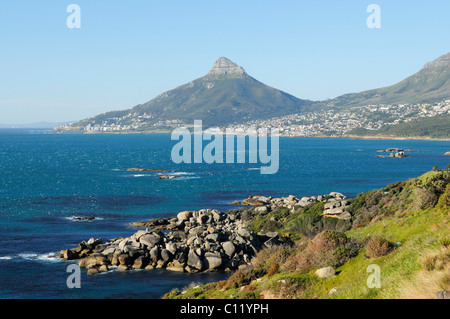 Vue de la tête de lion et Camps Bay, Cape Town, Afrique du Sud, l'Afrique Banque D'Images