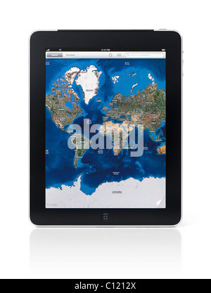 Apple iPad 3G tablet avec Google maps carte du monde sur son afficheur. Isolé sur fond blanc avec clipping path Banque D'Images