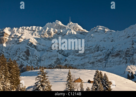 Saentis montagne avec station de montagne en hiver avec Alp Grosswald Alpsteingebirge, Montagnes, Canton d'Appenzell Rhodes-Extérieures Banque D'Images