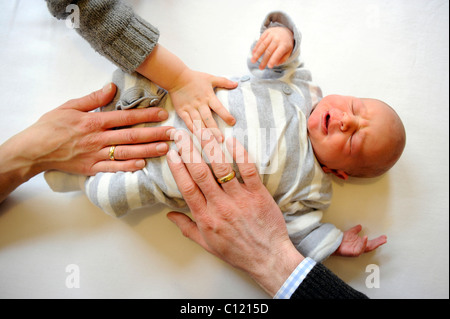 Famille avec le bébé nouveau-né, d'une semaine, mon garçon Banque D'Images