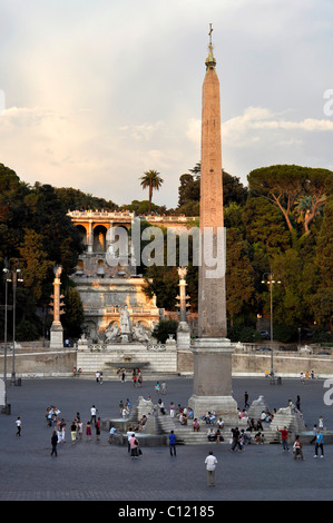 Obélisque, terrasse du Pincio, groupe de statues, déesse Roma entre l'Aniene et du Tibre, Piazza del Popolo, Rome, Latium, Italie, Europe Banque D'Images