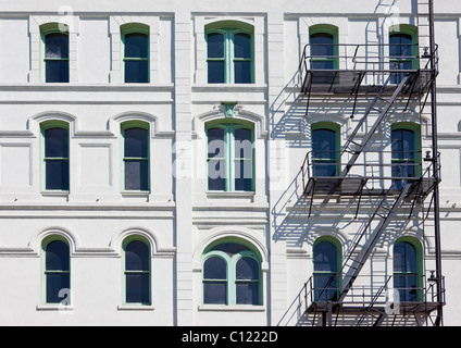 Escalier de secours incendie typique sur une maison à Portland, Oregon, USA Banque D'Images