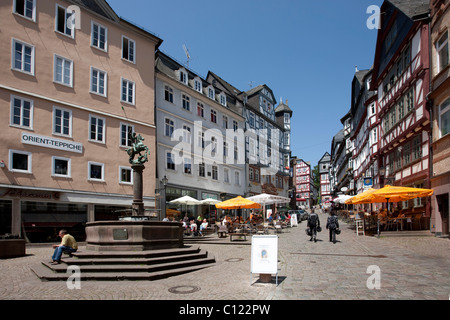 Marché avec restaurants, vue sur le Mainzergasse lane, vieille ville, Marburg an der Lahn, Hesse, Germany, Europe Banque D'Images