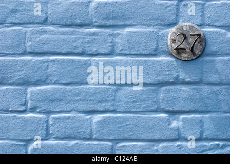 Mur bleu avec la plaque. Le Suffolk. L'Angleterre. Banque D'Images