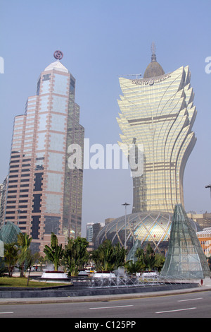 Le Grand Lisboa Casino et l'hôtel et l'immeuble de la Banque de Chine à Macao, Chine. Banque D'Images