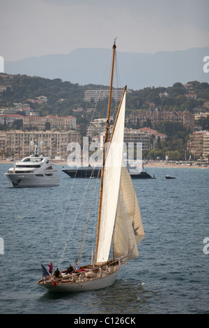 Yacht privé off à Cannes pendant le Festival de Cannes 2010 Banque D'Images