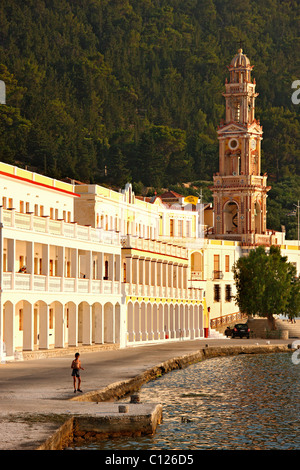 Le monastère de Panormitis, un des plus importants de la mer Égée, à Panormitis petit golfe, l'île de Symi, Dodécanèse, Grèce Banque D'Images