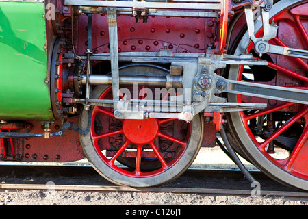 Roues motrices d'une locomotive à vapeur historique Banque D'Images