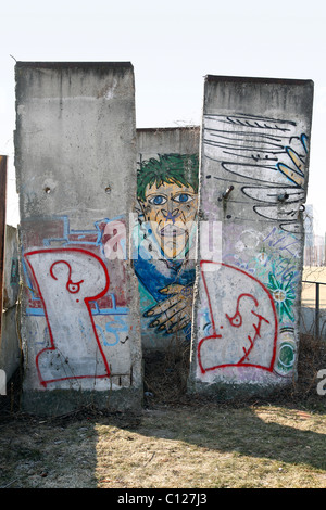 Segments du mur supprimé, Mémorial du Mur de Berlin d'un centre d'accueil, Berlin, Allemagne Banque D'Images