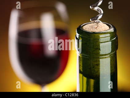 Nature morte avec verre et bouteille de vin. Banque D'Images