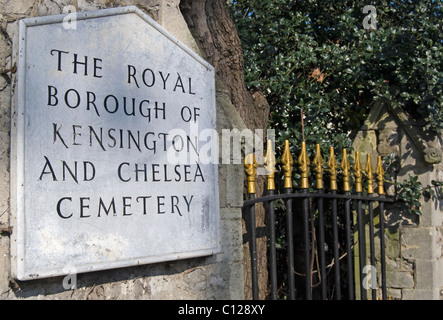 Panneau d'entrée pour le Royal Borough de Kensington et Chelsea cimetière, Hanwell, ouest de Londres, Angleterre Banque D'Images