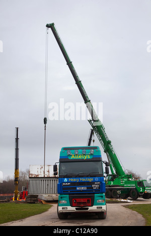 Livraison de National Grid Alstom Transformateur, Preston à partir de la barge Terra Marique sur la rivière Ribble, Lancs, UK Banque D'Images