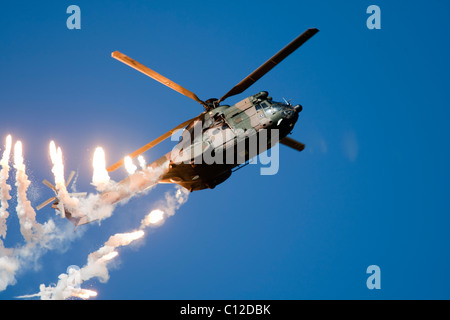 Hélicoptère militaire à l'air show à Cape Town Afrique du Sud Septembre 2010 Banque D'Images