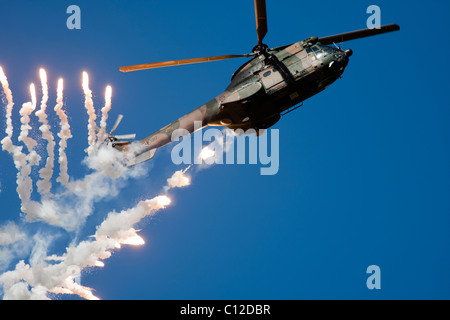 Hélicoptère militaire à l'air show à Cape Town Afrique du Sud Septembre 2010 Banque D'Images