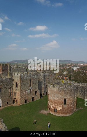 La plage du nord et la chapelle ronde à Ludlow Castle, Shropshire, England, UK Banque D'Images