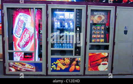 Paris, France, de boissons gazeuses, la malbouffe, les machines distributrices Banque D'Images