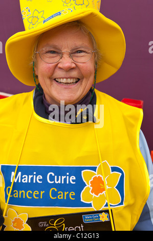 Une bourse Marie Curie cancer care worker la collecte de dons de bienfaisance à Norwich , Norfolk , Angleterre , Angleterre , Royaume-Uni Banque D'Images