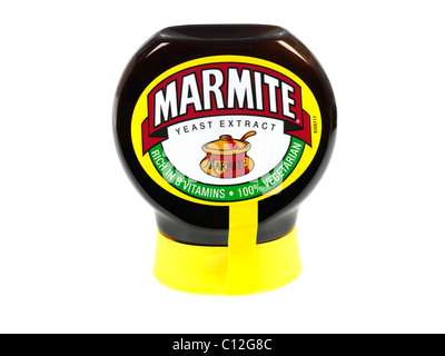 Pot de marque Marmite Extrait de levure isolés répartis sur un fond blanc avec un chemin de détourage et aucun peuple Banque D'Images