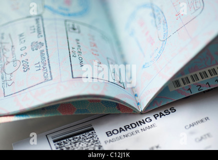 Passeport et la carte d'embarquement à l'intérieur Banque D'Images