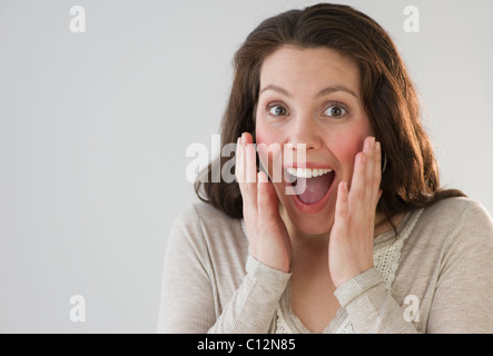 Studio shot of young woman Banque D'Images