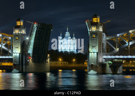 Cathédrale de Smolny, Peter le grand pont à Saint Petersburg, Russie Banque D'Images