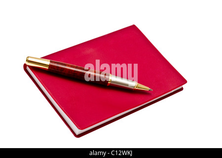 Carnet de notes et un stylo rouge isolé sur fond blanc Banque D'Images