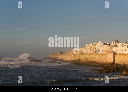 La ville du xviiie siècle, ses remparts Essaouira Skala de la Ville grand bastion de la mer Essaouira Maroc. Banque D'Images