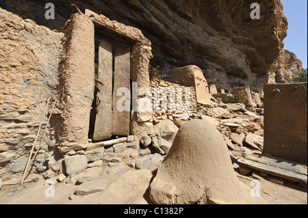 Autour de la maison du Hogon. Nombori, village du Pays Dogon, au Mali.. Pays Dogon, au Mali Banque D'Images