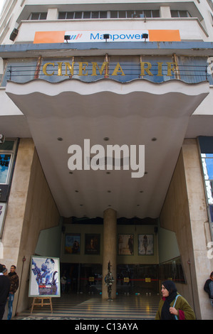 Cinema Rif sur l'Avenue de l'armée, rue royale (Ave de loin) nouvelle ville Casablanca Maroc central en Afrique du Nord Banque D'Images