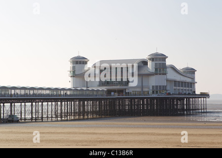 Récemment ouvert, le Weston Super Mare Grand Pier, qui a été reconstruit après un incendie a détruit l'ancienne jetée en 2009 Banque D'Images