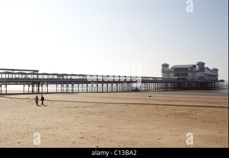 Récemment ouvert, le Weston Super Mare Grand Pier, qui a été reconstruit après un incendie a détruit l'ancienne jetée en 2009 Banque D'Images