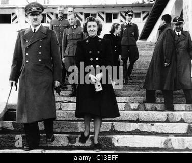 À partir de la gauche, l'avant, Adolf Hitler, Eva Braun, ca. 1940 Banque D'Images