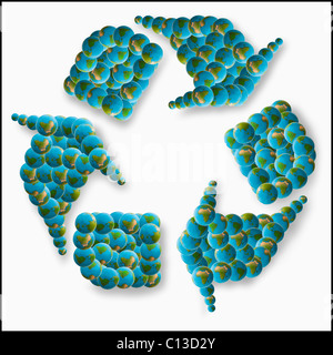Studio Shot of recycling symbol made de globes Banque D'Images