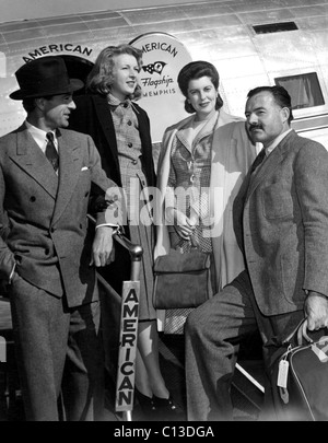 GARY COOPER, MARTHA GELLHORN, Veronica COOPER et Ernest Hemingway à la visite de l'auteur senior de partir pour la Chine, 2/4/41 Banque D'Images