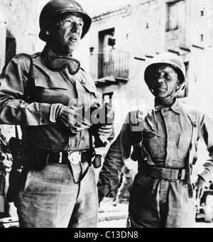 Le général George S. Patton Jr., et le Brigadier Général Théodore Roosevelt Jr., lors de l'invasion de la Sicile, Italie, 1943. Banque D'Images