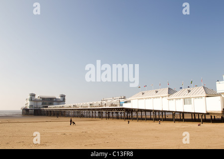 Récemment ouvert, le Weston Super Mare Grand Pier, qui a été reconstruit après un incendie a détruit l'ancienne jetée en 2009 Banque D'Images