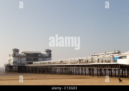 Récemment ouvert, le Weston Super Mare Grand Pier, qui a été reconstruit après un incendie a détruit l'ancienne jetée en 2009 Banque D'Images