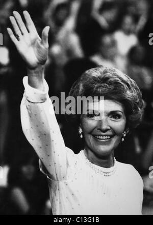 La présidence de Reagan. Avenir Première dame Nancy Reagan à la Convention nationale du parti républicain, Detroit, Michigan, Juillet, 1980. Banque D'Images