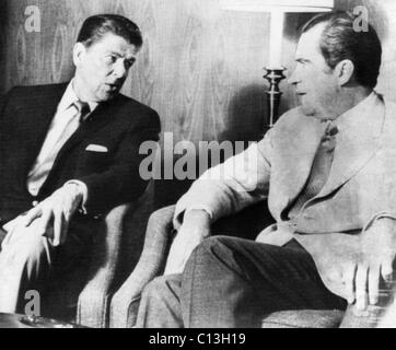 1968-1974 présidence des États-Unis. Le gouverneur de la Californie (et futur président des États-Unis Ronald Reagan) rencontre avec le président Richard Nixon, San Banque D'Images