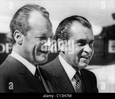 La présidence de Nixon. Le chancelier ouest-allemand Willy Brandt et le président Richard Nixon réunion pour des pourparlers, à Key Biscayne, Floride, 1971. Banque D'Images