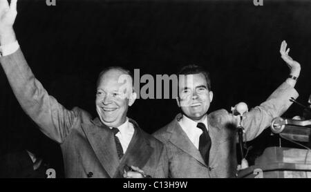Présidents des USA. Candidat républicain pour le président (et futur Président), Dwight D. Eisenhower et le sénateur et candidat à la vice-présidence (et futur président des Etats-Unis) Richard Nixon lors d'un rassemblement à Wheeling, Virginie occidentale, 1952. Banque D'Images