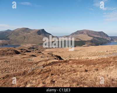 Les sommets de la crête de Nantlle Y Garn & Mynydd Drws-y-coed et l'autre pic de Mynydd Mawr vu de Snowdon Rhyd Ddu chemin du Banque D'Images