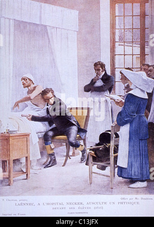 Scène de chevet montrant médecin français, René Laennec (1781-1826), avec son oreille à la poitrine du patient, la réalisation d'une cavité d'examen auditif à l'Hôpital Necker de Paris, ca. 1820. Il est titulaire d'un stéthoscope, un tube en bois 30 cm de long, un instrument qu'il a inventé. Banque D'Images