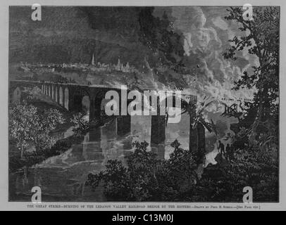 Incendie de la vallée du Liban, pont sur la rivière Schuylkill près de Reading, Pennsylvanie, par l'émeute grévistes le 22 juillet, lors de la grande grève des chemins de fer de 1877. Banque D'Images