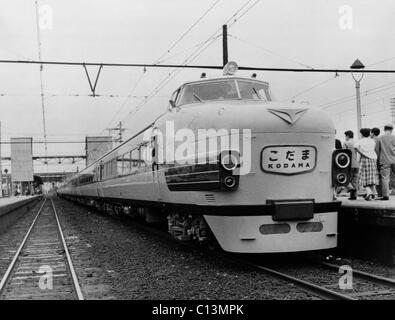 Chemin de fer national japonais" express train ultra-moderne, le KODAMA Echo en anglais a été mis en service en novembre 1958. Il a établi un record de vitesse de 163 km/h 101 KM/H dans le 31 juillet 1959. LC-USZ62-134143 Banque D'Images