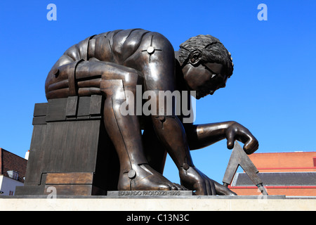 United Kingdom London Euston road la British Library statue de sir Isaac Newton Banque D'Images