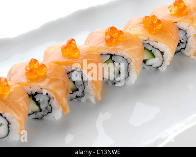 Saumon fumé avec du riz à sushi Banque D'Images