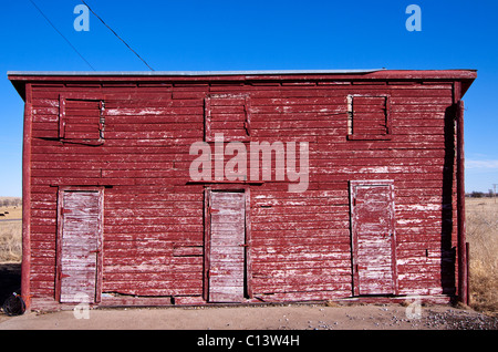 Rouge Antique hangar dans Nebraska rural, 2/17/2011. Banque D'Images